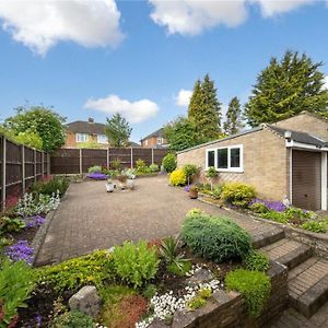Beaconsfield House, Modern, Recently Refurbished, Self Check-In, Free Parking And Near Luton Airport